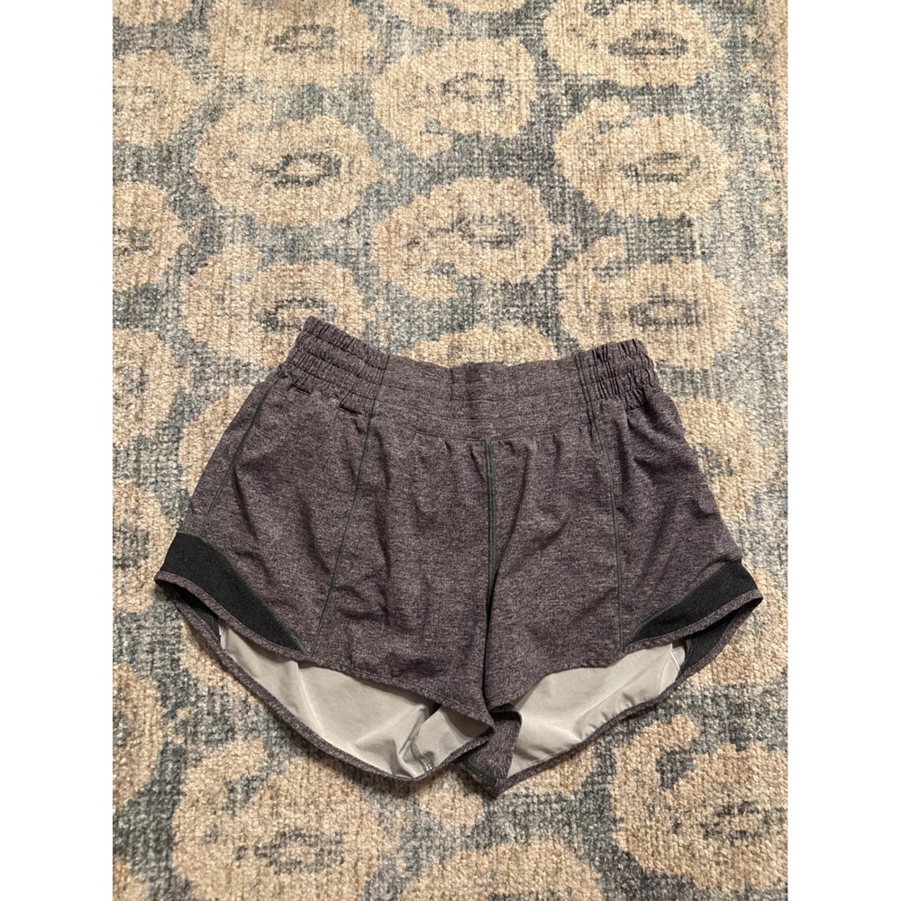 Lululemon Hotty Hot Short 2" Lined Size 6 Excellent Condition